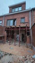 Poutrel plaatsen. Poutrel werken. Binnen en buiten muuren.