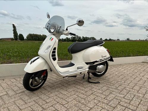 Vespa GTS Super 125cc met ABS (Kleur: Wit !), Motoren, Motoren | Piaggio, Particulier, Scooter, 11 kW of minder, 2 cilinders, ABS