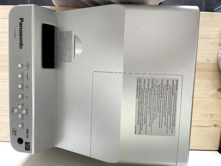 2 stuks Projector Panasonic PT-CW230EA, Informatique & Logiciels, Pointeurs de présentation, Utilisé, ChromeOS, MacOS, Windows