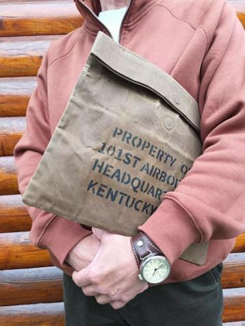 WO2 101st Airborne tas , prijs incl.verzendkosten beschikbaar voor biedingen
