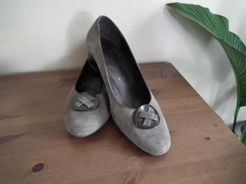 Chaussures en cuir/nubuck pour femme. 7H (40/ H= Large) ARA
