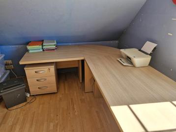 Bureau  beschikbaar voor biedingen