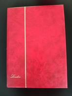 rood gewatteerd postzegelalbum - 32 zwarte pagina's, Postzegels en Munten, Ophalen of Verzenden, Verzamelalbum