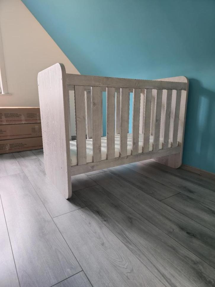 2x Babybed / meegroeibed + matras + overtrekken, Kinderen en Baby's, Kinderkamer | Bedden, Zo goed als nieuw, 140 tot 160 cm, Minder dan 70 cm