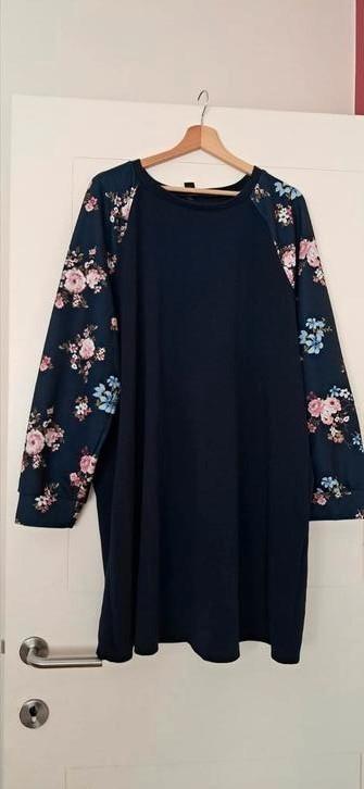 Marineblauw tuniek,kleedje,pull - bloemenmotief in de mouwen, Kleding | Dames, Blouses en Tunieken, Zo goed als nieuw, Maat 46/48 (XL) of groter