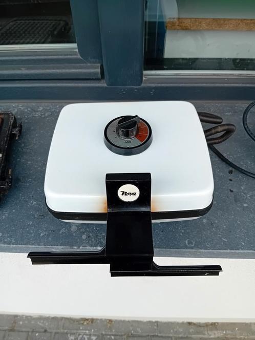 Nova wafelijzer met perfecte thermostaat. Het is v, Elektronische apparatuur, Wafelijzers, Zo goed als nieuw, Ophalen