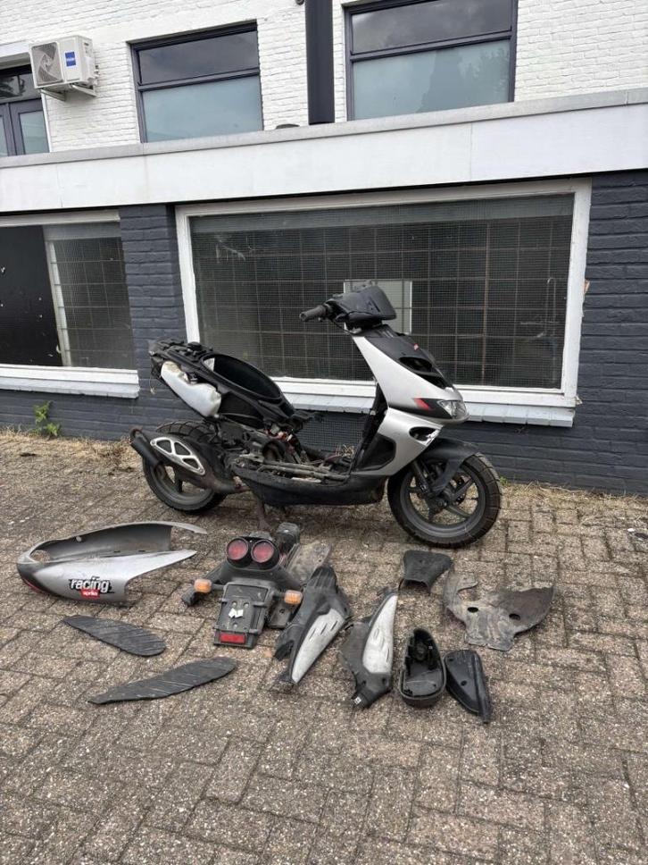 Aprilla sr 50, Fietsen en Brommers, Scooters | Aprilia, Zo goed als nieuw, SR 50, Klasse B (45 km/u), Tweetakt, Ophalen