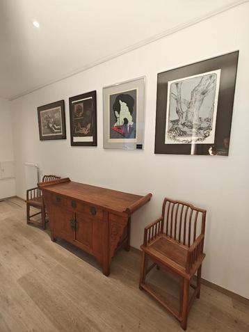 Noord-Chinese dressoir(handgesneden)met 2 Huanghuali stoelen beschikbaar voor biedingen