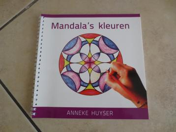 Boek Mandala's kleuren - Anneke Huyser beschikbaar voor biedingen