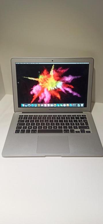 Apple macbook air / macbook white   beschikbaar voor biedingen