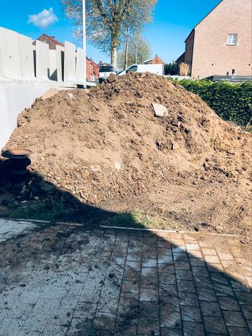 Grond met puin gratis borgloon beschikbaar voor biedingen