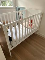 Wit babybedje + matras en matrasbeschermer, Kinderen en Baby's, Babywiegjes en Ledikanten, Ophalen, Gebruikt