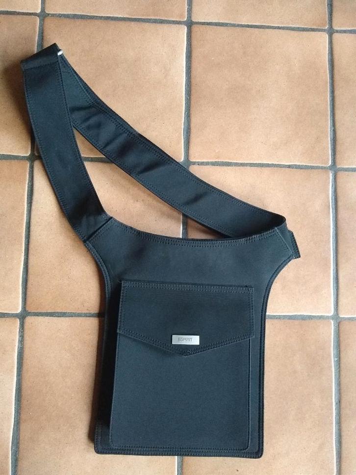 Zwarte handtas/crossbody/crossover Esprit, Handtassen en Accessoires, Tassen | Schoudertassen, Zo goed als nieuw, Esprit, Zwart