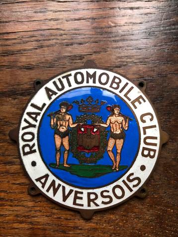 Embleem oude automobielclub, geëmailleerd beschikbaar voor biedingen