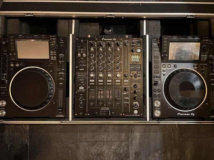 Pioneer DJ Set: 2x CDJ-2000NXS2 + DJM-900NXS2 + Flightcase, Musique & Instruments, DJ sets & Platines, Utilisé, DJ-Set, Pioneer