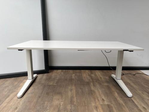 Steelcase zit-sta bureau elektrisch, Huis en Inrichting, Tafelonderdelen, Gebruikt, Tafelblad, 50 tot 100 cm, 150 tot 200 cm, Rechthoekig