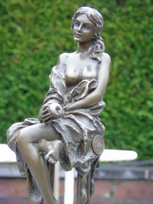 Een vrouw met blote borsten heeft de bronzen appel gesigneer, Antiek en Kunst, Antiek | Brons en Koper, Brons, Ophalen