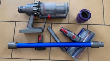 Dyson V11 (brosses, chargeur, batterie), Enlèvement, Utilisé