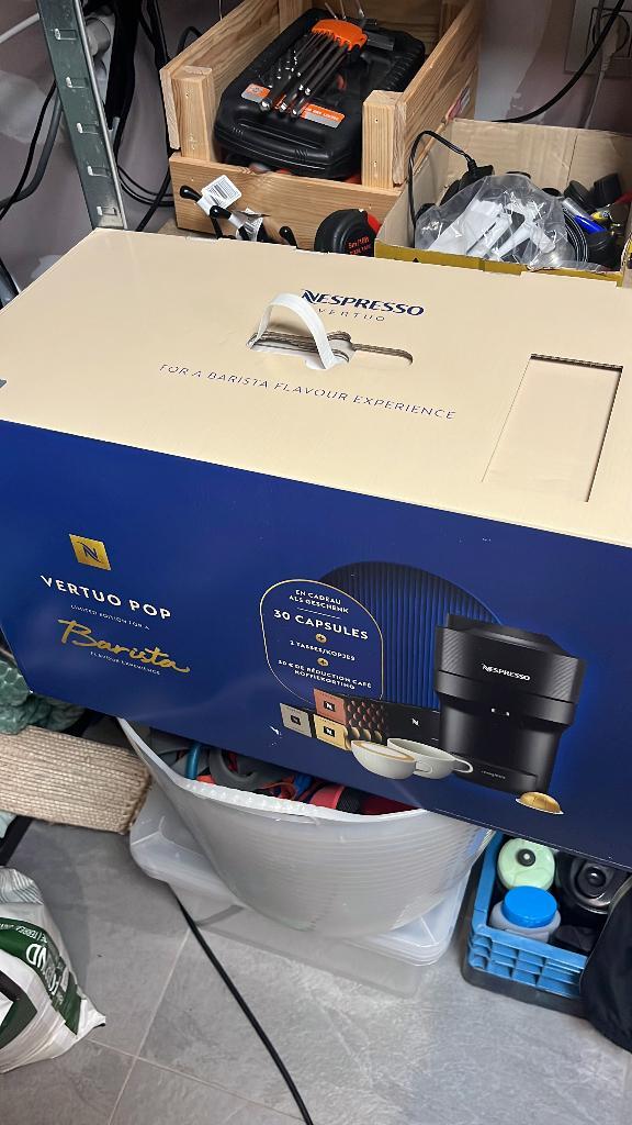 Nieuwe Nespresso Vertuo + 30 capsules, Elektronische apparatuur, Koffiezetapparaten, Nieuw, Koffiepads en cups, Koffiemachine