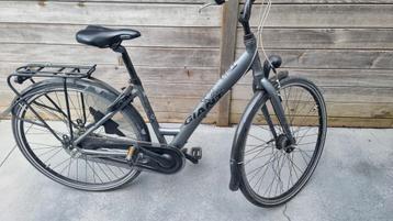 Dames / meisjes fiets beschikbaar voor biedingen