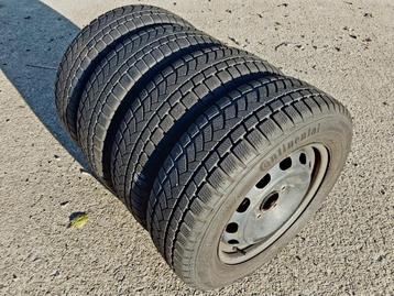 4 bons pneus hiver 195/65-15 sur jantes Ford C-Max beschikbaar voor biedingen