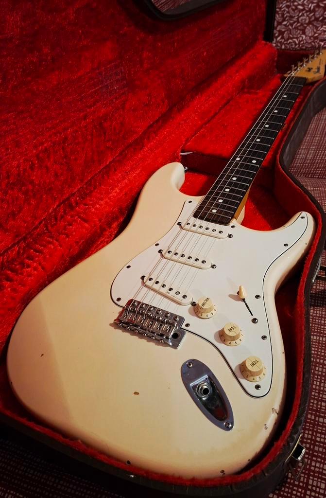 Stratocaster (Fender & parts), Musique & Instruments, Instruments à corde | Guitares | Électriques, Fender, Enlèvement ou Envoi