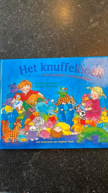 Het knuffelboek beschikbaar voor biedingen