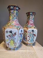 2 zeshoekige Chinese porseleinen Famille Rose vazen, Enlèvement