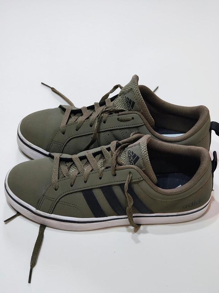 Baskets ADIDAS kaki – Taille 40,5 – Excellent état, Vêtements | Hommes, Chaussures, Comme neuf, Baskets, Autres couleurs, Envoi