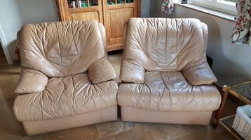 3 fauteuils en cuir (2 x 1PL. + 1 x 2PL.) 