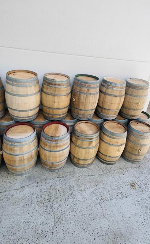 Houten vaten van 225 liter (eikenhout). Uitstekende conditie, Tuin en Terras, Bloembakken en Plantenbakken, Zo goed als nieuw