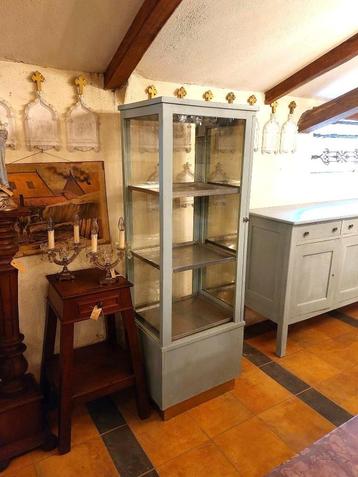 decoratieve oude bakkersvitrine  gebaksvitrine beschikbaar voor biedingen