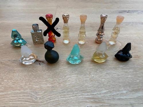 Salvador Dali – Vintage Miniatuur flesjes, Verzamelen, Parfumverzamelingen, Nieuw, Miniatuur, Gevuld, Ophalen of Verzenden