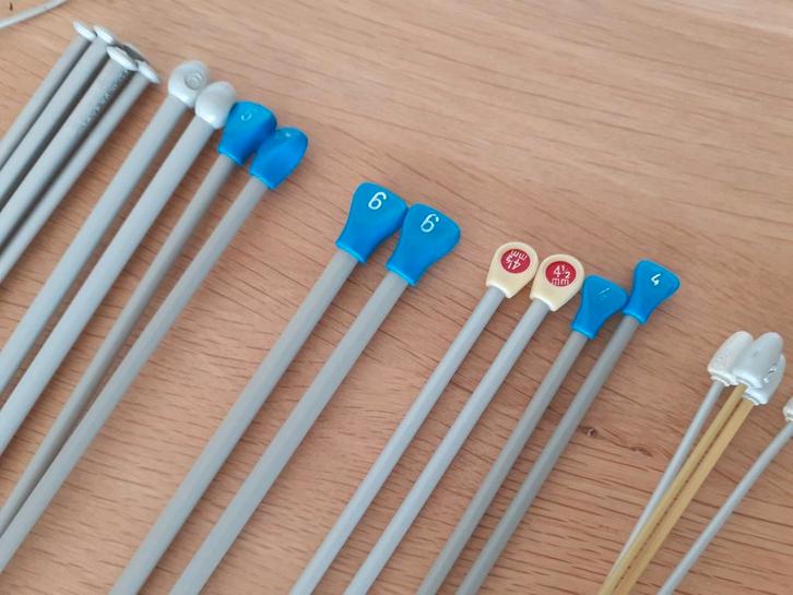 Aiguilles à tricoter avec étui à aiguilles, Hobby & Loisirs créatifs, Tricot & Crochet, Tricot, Enlèvement