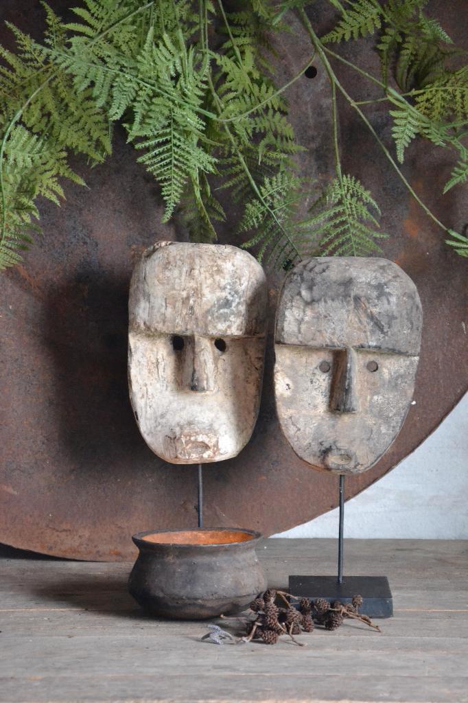 Prachtige houten maskers op statief, Huis en Inrichting, Woonaccessoires | Overige, Nieuw, Ophalen of Verzenden