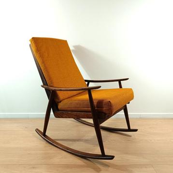 Vintage schommelstoel in teak beschikbaar voor biedingen