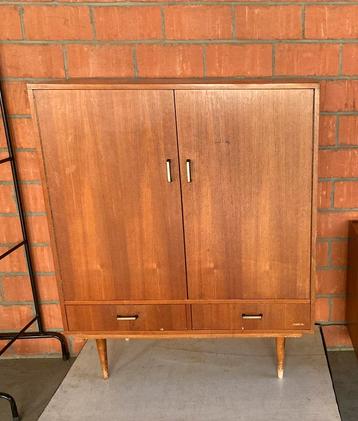 Mooie vintage kast beschikbaar voor biedingen