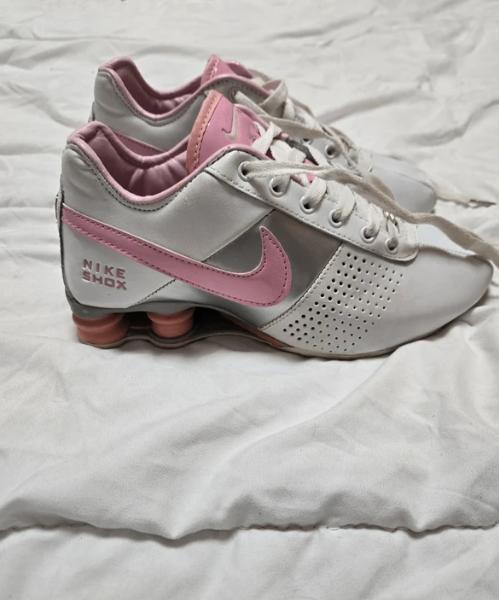 Nike Shox Femme Pur cuir Vintage taille 38, Vêtements | Femmes, Chaussures, Comme neuf, Sneakers et Baskets, Blanc, Envoi