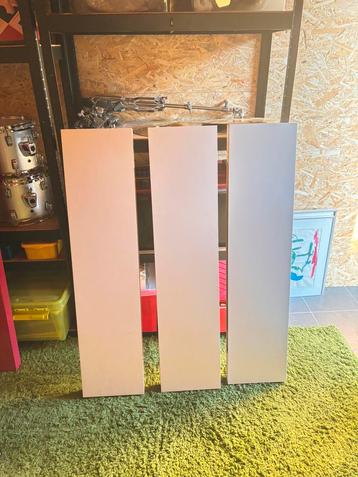 Ikea Lack planken (3stuks) beschikbaar voor biedingen