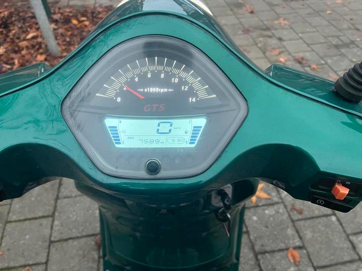 Gts Toscane dynamic, Fietsen en Brommers, Scooters | Vespa, Gebruikt, Klasse B (45 km/u), Benzine, Ophalen