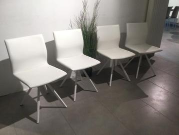 Set van 4 nieuwe Stoelen beschikbaar voor biedingen