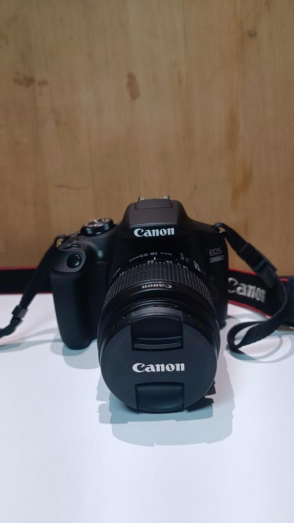 Canon EOS 2000D + 18-55mm + Tamron 18-200mm, Audio, Tv en Foto, Fotocamera's Digitaal, Zo goed als nieuw, Canon, Ophalen of Verzenden