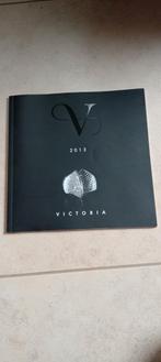 Catalogue de bijoux Victoria 2013 + collection temporaire, Ophalen of Verzenden, Zo goed als nieuw