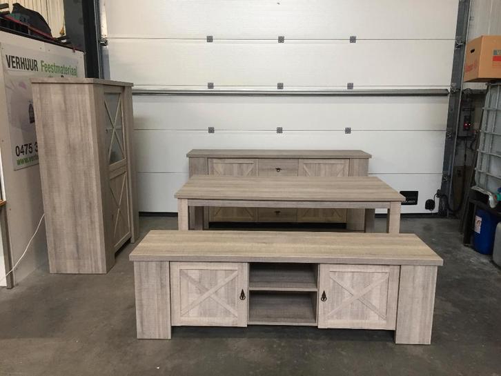 (106) Moderne complete eetplaats zonder de stoelen., Huis en Inrichting, Complete eetkamers, Zo goed als nieuw, Ophalen