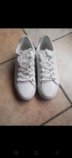 Chaussures Guess blanches, Vêtements | Femmes, Chaussures, Neuf, Guess, Sneakers et Baskets, Blanc