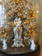 Brussels porselein, drie beeldjes onder stolp, Antiek en Kunst, Ophalen