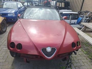 Motorkap van een Alfa Romeo Spider beschikbaar voor biedingen