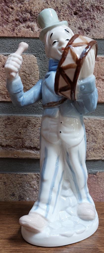 Porselein - Trommelende Clown - In uitstekende staat - €25, Antiek en Kunst, Antiek | Porselein, Ophalen