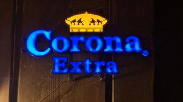 Lichtreclame van Corona Extra