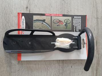 Muurfietsdrager Maxxus beschikbaar voor biedingen